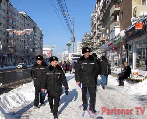 Poliţia Locală Târgovişte  informează firmele din municipiu că au obligaţia  să-şi cureţe zăpada de pe trotuar