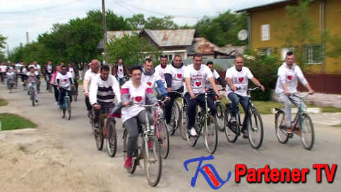 VIDEO. „Cursa Primăverii ” şi tradiţionalul meci de fotbal dintre „Tineri şi bătrâni” în comuna Produleşti