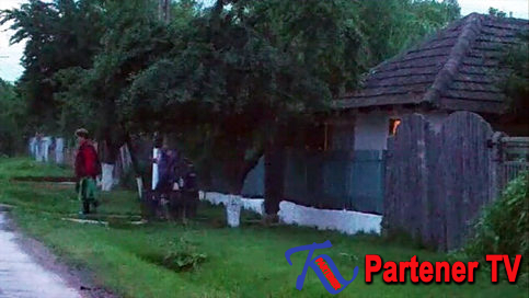 VIDEO. La Butimanu se oferă  bani pentru voturi? Au fost ridicate deja  câteva persoane