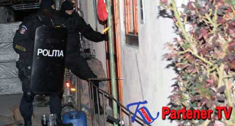 VIDEO. Mascaţii au descins la mai multe gospodării din comuna dâmboviţeană Tătărani