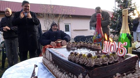 VIDEO. Gheorghe  Răduța, sărbătorit la împlinirea venerabilei vârste de 105 ani de Primăria Răcari