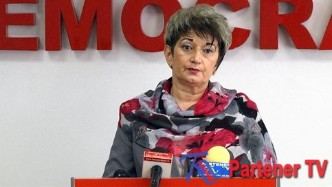 VIDEO.  Autoritățile din Cândești  merg  cu  apă, alimente și medicamente  la bătrânii ce locuiesc în zone greu accesibile