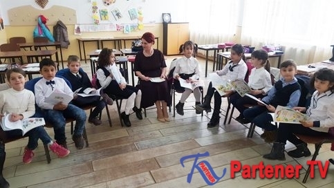 2 aprilie, Ziua Internaţională a Cărţilor pentru copii: ”Dragi părinți, haideţi să îi determinăm pe copiii noștri să citească în fiecare zi!”,