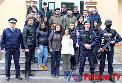 „Şcoala Altfel” și „Ziua Porţilor Deschise”  la Jandarmeria Dâmboviţa