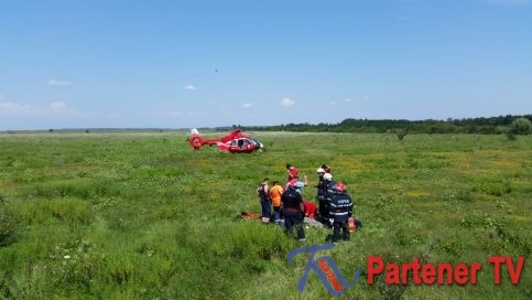 Intervenția elicopterului SMURD după ce un utilaj CFR a deraiat între staţiile Titu- Boteni