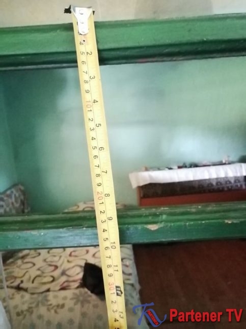 În toiul nopții au intrat peste un vecin, l -au agresat și i-au vadalizat casa