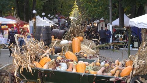 VIDEO. Festivalul de cântece și dansuri populare „Moțăianca” și Festivalului Toamnei au dat viaţă oraşului Pucioasa