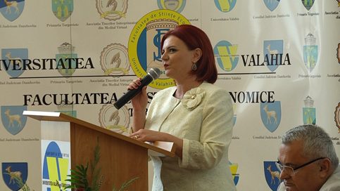 Conf.univ.dr.Claudia Gilia: Tuturor studenților le doresc un an cu multe reușite academice iar colegilor le doresc sănătate, inspirație și înțelepciune în a lua cele mai bune decizii