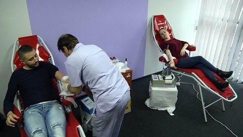 VIDEO. Donaţie importată  de  la KRUK și Crucea Roșie  pentru Centrul de Transfuzie Sanguină  Dâmboviţa