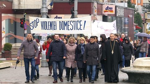 VIDEO. Pe străzile Târgoviştei s-a strigat  STOP Violenței în Familie