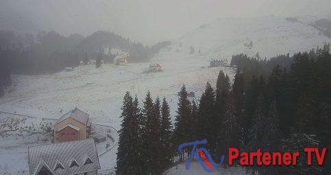 VIDEO.Prima ninsoare şi temperaturi sub zero grade în zona Padina-Peştera