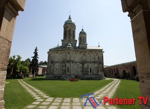 Trei mănăstiri din Dâmboviţa, prădate de hoţi