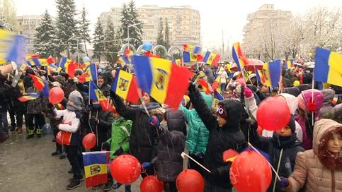 VIDEO. „Parada ROMÂNIA – 100”, o nouă filă în istoria Şcolii Gimnaziale CORESI din Târgovişte
