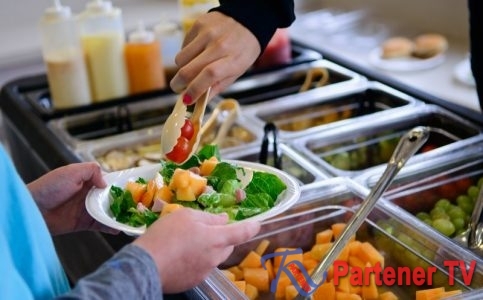 Programul „Masa caldă în școli”, primeşte mai mulţi bani