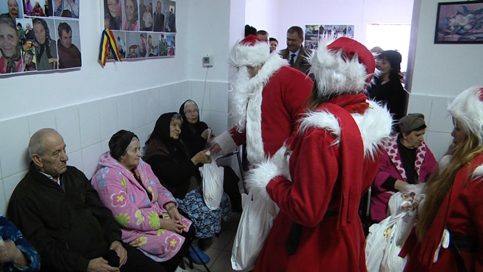 VIDEO. Moș Crăciun a venit cu daruri și bucurie la Centrul Medico-Social din Ghergani, orașul Răcari