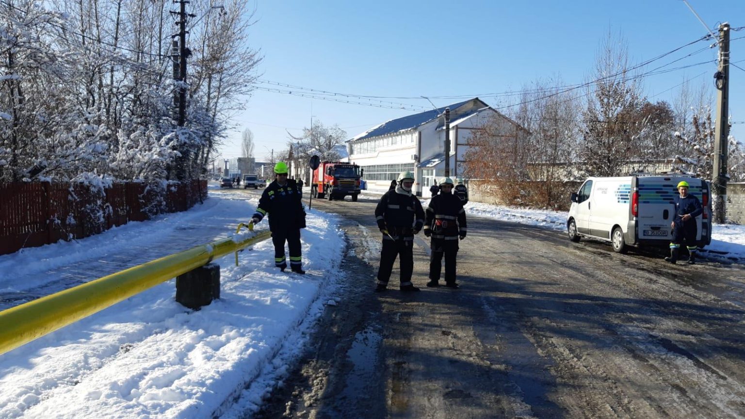 VIDEO. Pericol de explozie în oraşul Titu.Pompierii asigură zona