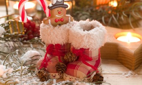 În noaptea de 5 spre 6 decembrie, soseşte primul Moş cu tolba plină, Moş Nicolae