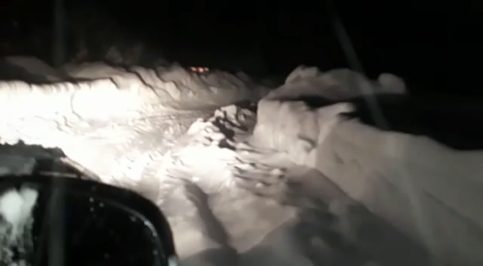 VIDEO. Să evităm deplasările în următoarele 24 de ore  pe DJ 714 Moroeni- Peştera  pentru ca drumarii să-şi facă treaba