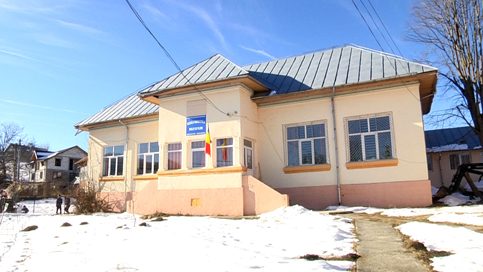 VIDEO. Romania anului 2019, judeţul Dâmboviţa, o şcoală unde 186 de elevi  învaţă în două schimburi,  în doar patru clase