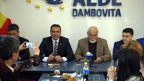 VIDEO. La Târgovişte, vicepreședintele ALDE, Varujan Vosganian: Acest Referendum este menit mai degrabă să ne explice ce gândește președintele României  despre Justiție și nu să aflăm ce gândesc cetățenii despre Justiție