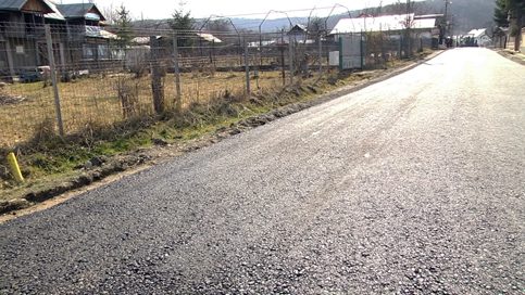 VIDEO. A venit primăvara, a început asfaltarea  pe  străzile  din  Ocniţa