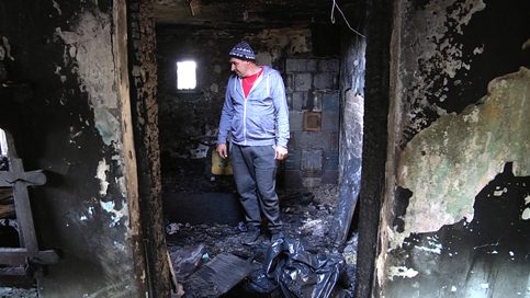 VIDEO. Mobilizare generală pentru  a ajuta familia  Maria  din Răzvad,  rămasă efectiv pe drumuri din cauza unui incendiu