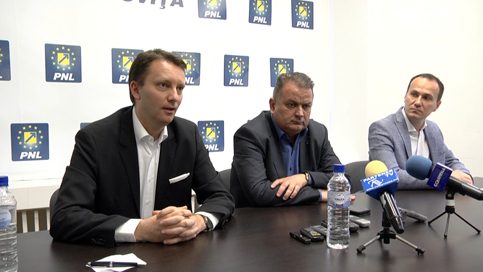 VIDEO. Europarlamentarul PNL,Siegfried Mureşan s-a întâlnit cu legumicultorii, fermierii şi pomicultorii din Dâmboviţa