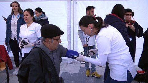 VIDEO. La Târgovişte, măsurare gratis a glicemiei şi tensiunii arteriale  de Ziua Mondială a Sănătății