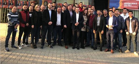 Primarul comunei  Răzvad, Emanuel  Spătaru: „La mulţi ani, tineri români!”