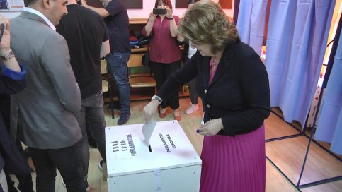 VIDEO. Rovana Plumb şi Cristian Stan,primarul municipiului Târgovişte, la vot pentru  o Românie puternică şi pentru dezvoltarea municipiului Târgovişte