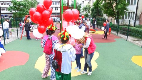 VIDEO. Un nou loc de joacă, inaugurat de 1 iunie în Târgovişte