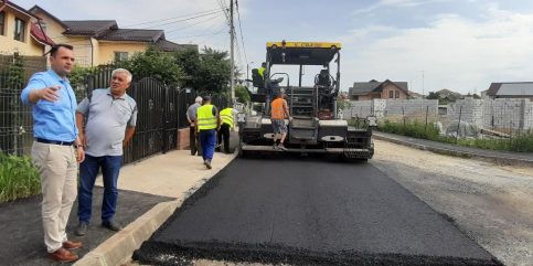 VIDEO. Se toarnă asfalt pe strada Herţa din municipiul Târgovişte