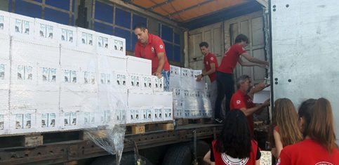 VIDEO. Crucea  Roşie  Dâmboviţa a obţinut o donaţie de 42 de tone de lapte. Laptele  va fi distribuit în tot judeţul  Dâmboviţa