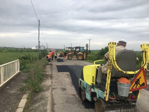 Drumarii de la LDP Dâmbovița lucrează pe DJ 702D Dragomirești – Hulubești