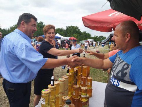 Tadiţia se păstrează  cu sfinţenie: Târg de Sfântă Mărie Mare  la Corneşti