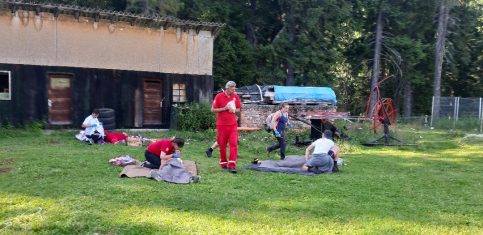 VIDEO.  Tabăra  de pregătire în caz de dezastre  de la Padina-Peştera, un real succes al  Crucii Roşii Dâmboviţa