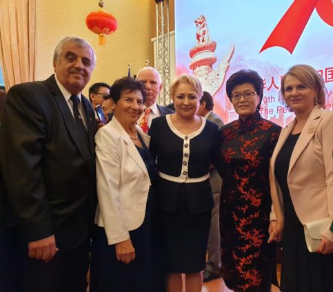 Deputatul Claudia Gilia, secretarul judeţului-Ivan Vasile Ivanoff şi Gheorghe Popescu- secretarul Asociaţiei de  Prietenie România-China,  au participat la recepția organizată cu ocazia Zilei Republicii Populare Chineze