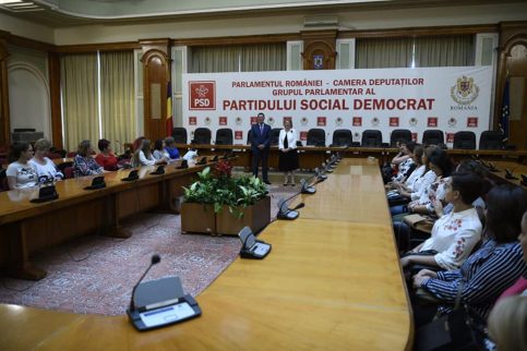 Deputaţii Claudia Gilia şi Corneliu Ştefan au fost  alături  de femeile PSD de pe Valea Dâmboviţei  care au vizitat Parlamentul României