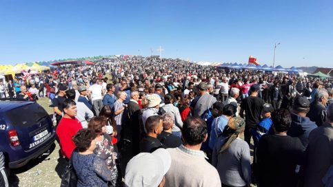 VIDEO. Răvășitul oilor la Runcu,  a adunat  în Vârf la In, mii de cetăţeni