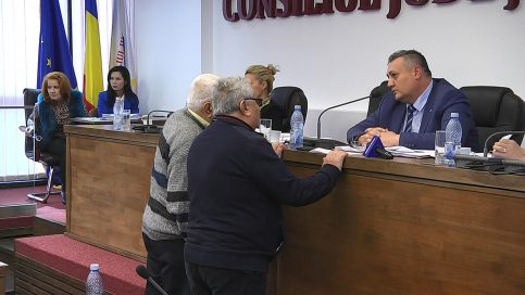 VIDEO. Scurtcircuit între preşedintele CJ Dâmboviţa, Alexandru Oprea şi colegii săi de partid, consilieri judeţeni ai PSD