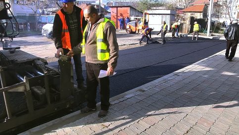 VIDEO. Două parcări de pe strada Virgil Drăghiceanu din Târgovişte, sunt în plin proces de reabilitare şi modernizare
