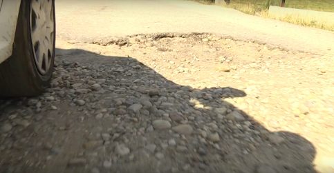 Drumuri deplorabile, achiziții anulate și contracte de lucrări reziliate fără motiv