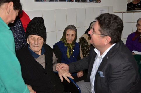 VIDEO. Bucurie,apreciere şi zâmbete pentru bătrânii din cadrul Centrului Medico-Social Ghergani