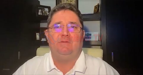 VIDEO. APELUL PRIMARULUI MARIUS CARAVEŢEANU: ÎN ACEST RĂZBOI CU INAMICUL INVIZIBIL–COVID-19, TREBUIE SĂ FACEM FRONT COMUN DE LA DISTANŢĂ, STĂM ÎN CASĂ