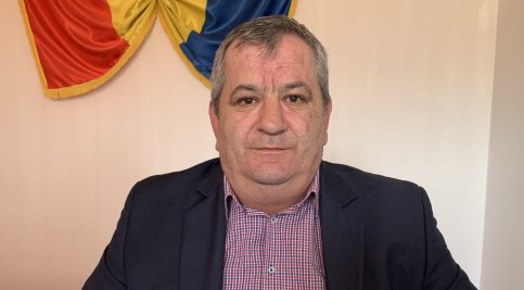 VĂCĂREȘTI. Primarul Romică Stoica facel APEL PUBLIC: Este nevoie să revenim urgent la atitudinea responsabilă și să respectăm toate regulile pentru a preveni infectarea cu COVID-19