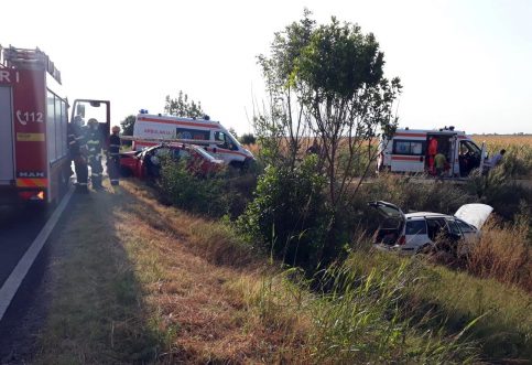 Mătăsaru: Accident rutier, cu o persoană încarcerată