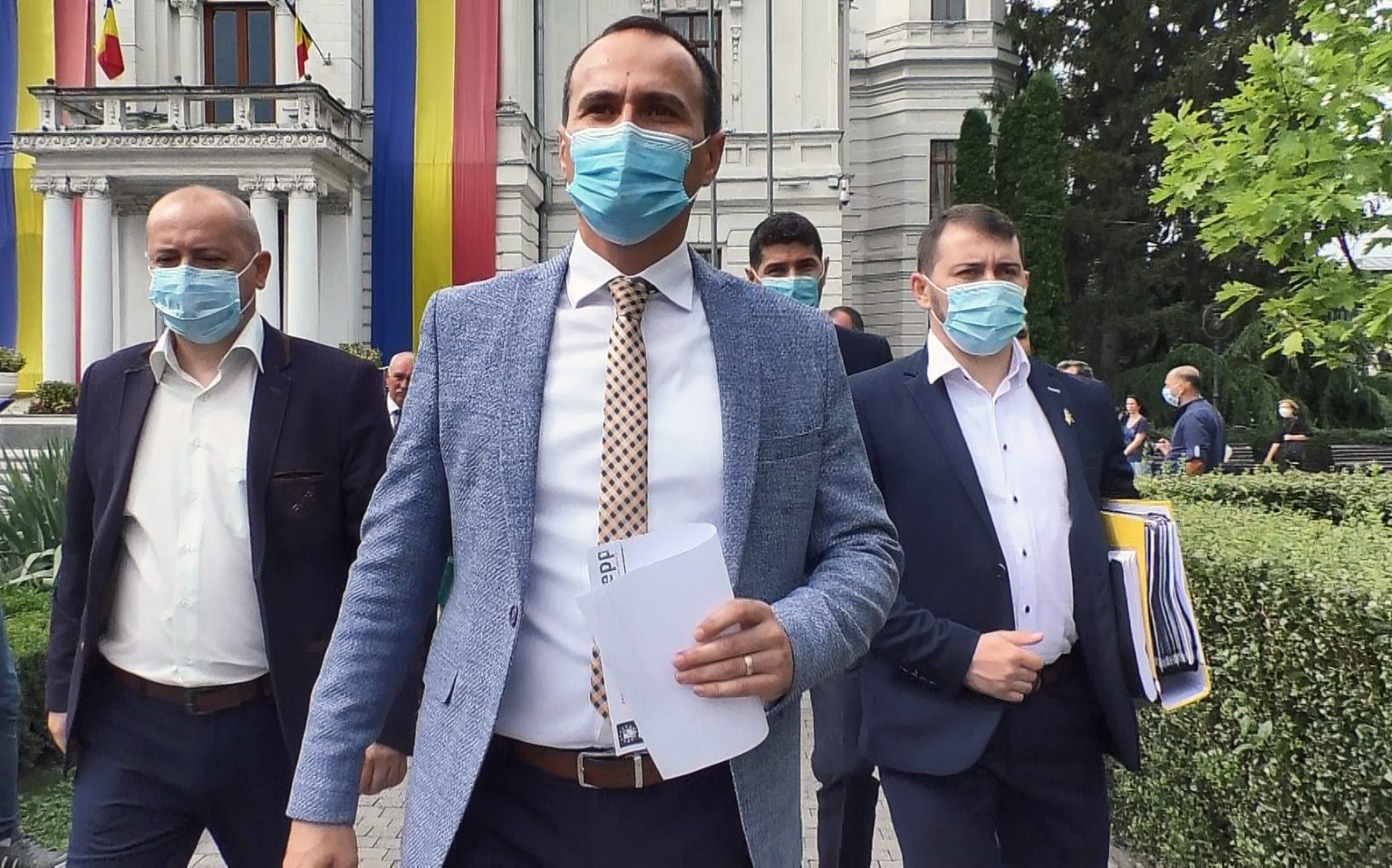 VIDEO. Aurelian Cotinescu și-a depus candidatura pentru funcția de primar la Biroul Electoral Municipal