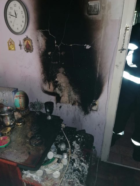 Dormitorul unui apartament din Târgoviște,cuprins de flăcări