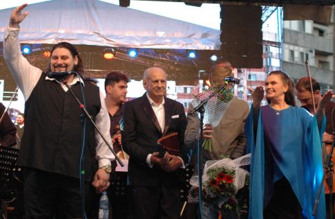 În Piața “Mihai Viteazul” din Târgoviște a avut loc Concertul de muzică clasică cu invitați speciali Felicia Filip și Gheorghe Zamfir