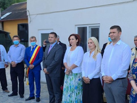 Deputatul Corneliu Ștefan alături de colegii de partid a luat parte la slujba de târnosire a primei biserici cu hramul „Sf. Cuv. Antonie cel Mare”, din satul Glod,comuna Moroeni